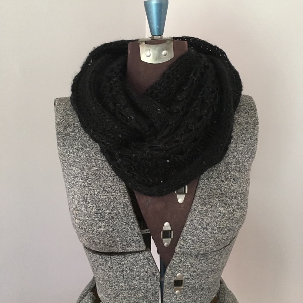 Infinity black scarf